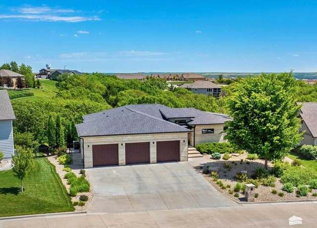 Property at 717 Ladera Cir, Manhattan, KS 66503, 5 beds, 3 baths
