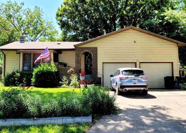 Property at 203 Riverview Dr, Wamego, KS 66547, 3 beds, 1.5 baths