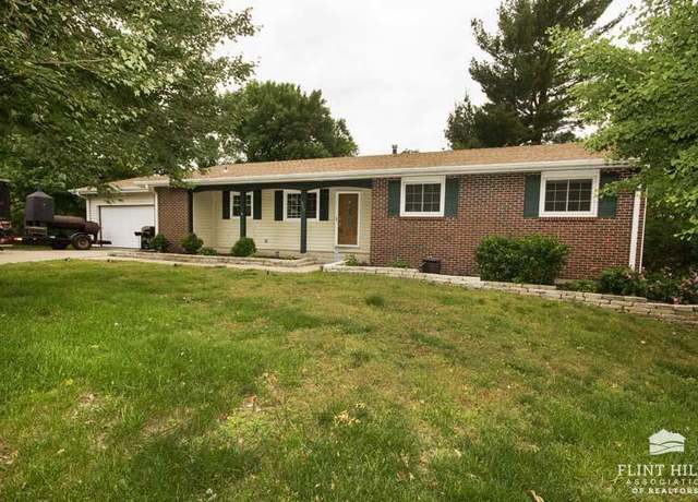 Property at 925 De Hoff Dr, Manhattan, KS 66502, 4 beds, 3 baths