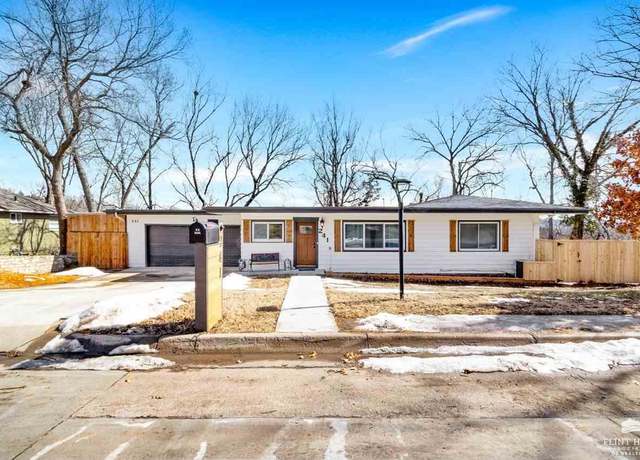 Property at 241 Ridge Dr, Manhattan, KS 66502, 4 beds, 3 baths