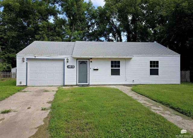 Property at 922 N Garfield St, Junction City, KS 66441, 2 beds, 1 bath