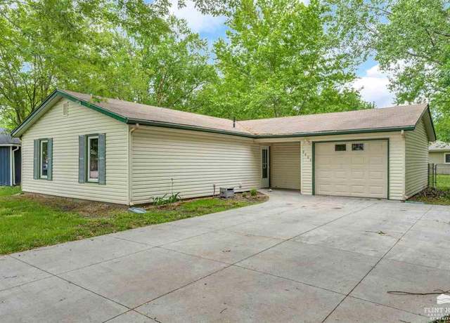 Property at 2403 Brook Lane Ln, Manhattan, KS 66502, 3 beds, 1 bath