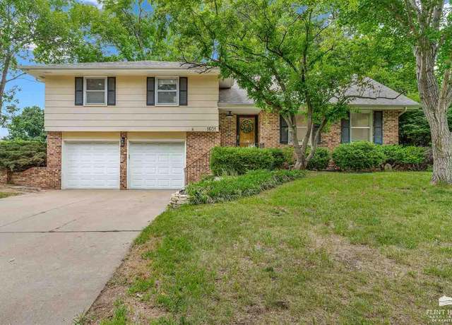 Property at 1601 Beechwood Ter, Manhattan, KS 66502, 4 beds, 3 baths