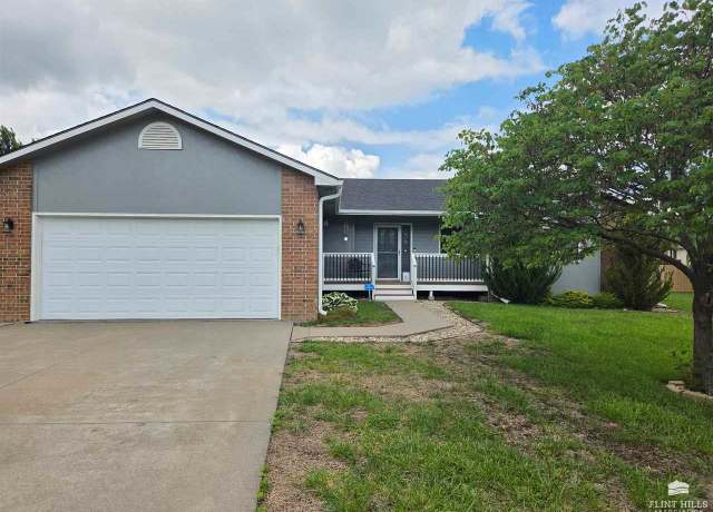 Property at 8629 Eagles Landing Cir, Manhattan, KS 66502, 5 beds, 3 baths