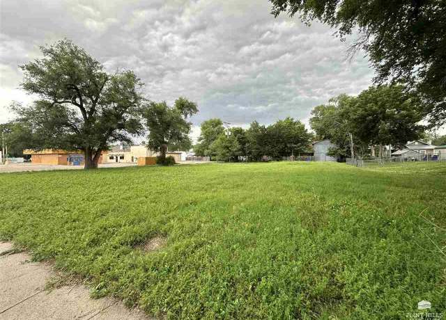 Property at 118 E 11th St St, Junction City, KS 66441