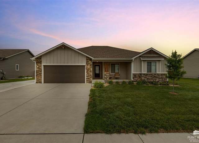 Property at 9721 Lavender Ln, Manhattan, KS 66502, 4 beds, 2 baths