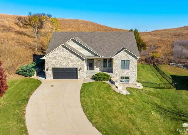 Property at 2932 Tobacco Rd, Manhattan, KS 66503, 5 beds, 3 baths
