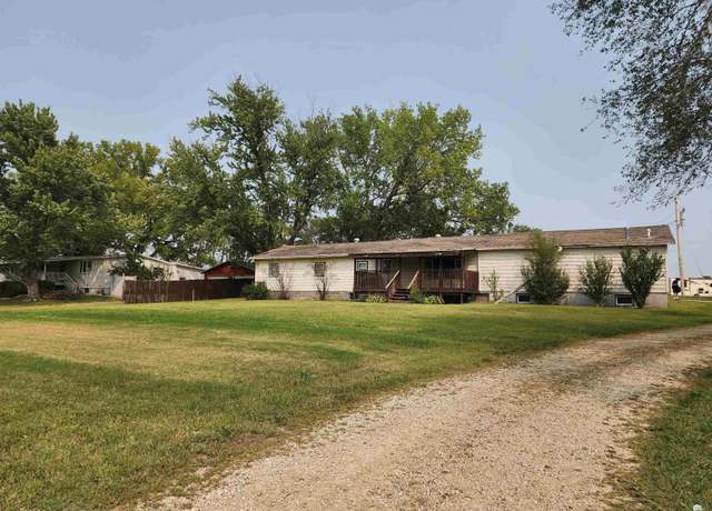 Property at 5610 Elbo Bluff Dr, Manhattan, KS 66502, 3 beds, 2 baths