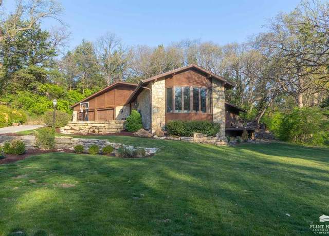 Property at 3119 Chic Cir, Manhattan, KS 66503, 4 beds, 2.5 baths
