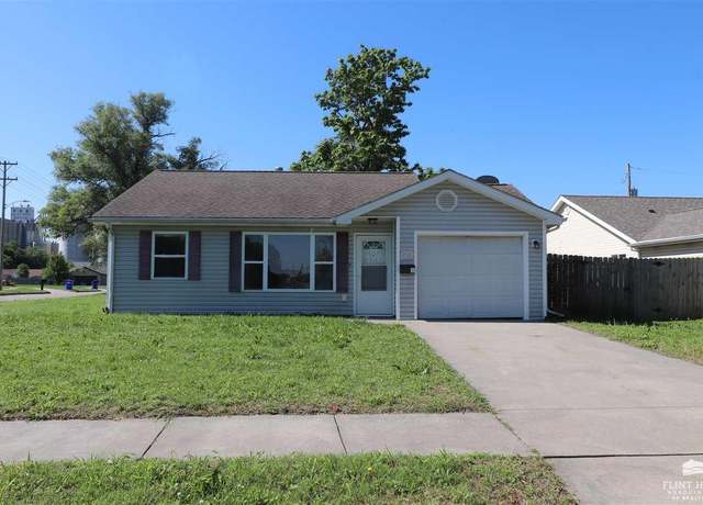 Property at 237 E 17th St, Junction City, KS 66441, 2 beds, 1 bath