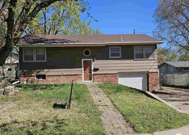 Property at 407 NE 15th St, Abilene, KS 67410, 3 beds, 2 baths