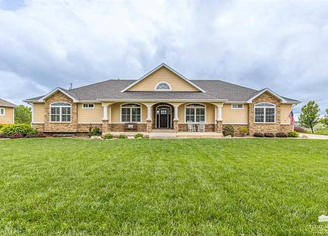 Property at 3617 Eastridge Cir, Manhattan, KS 66503, 6 beds, 4.5 baths