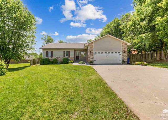 Property at 2109 Buffalo Ct, Junction City, KS 66441, 5 beds, 3 baths