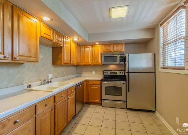 Property at 1518 College Ave, Manhattan, KS 66502, 3 beds, 1 bath