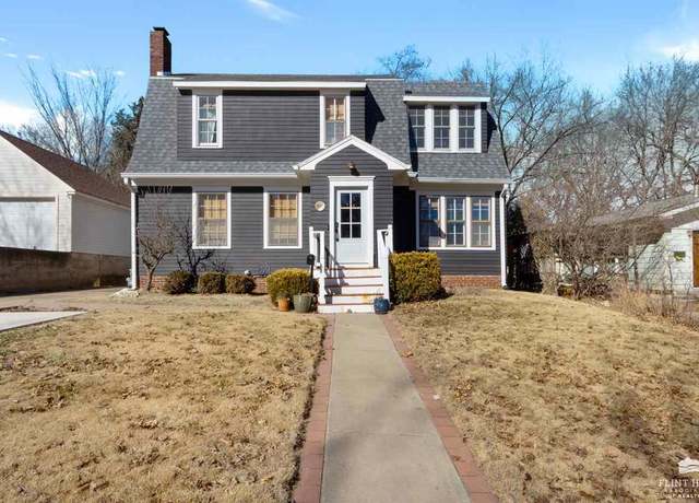 Property at 1640 Fairview Ave, Manhattan, KS 66502, 4 beds, 3 baths