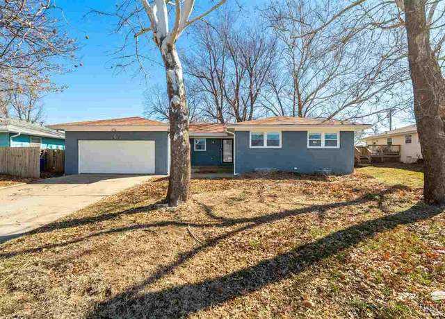 Property at 1325 S Garfield St, Junction City, KS 66441, 4 beds, 3 baths