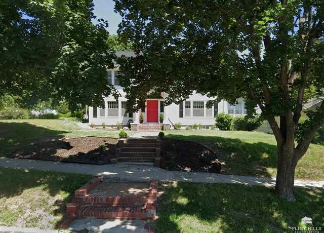 Property at 723 W 7th St, Concordia, KS 66901, 3 beds, 3 baths