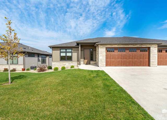 Property at 3414 S Pinehurst Cir, Manhattan, KS 66503, 4 beds, 3 baths
