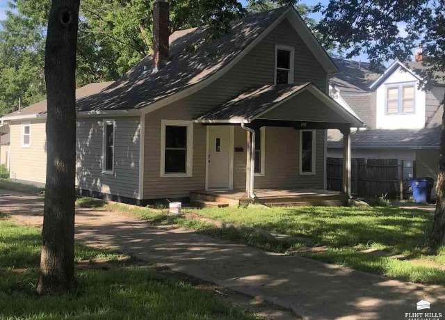 Property at 208 NE 8th St, Abilene, KS 67410, 3 beds, 2 baths