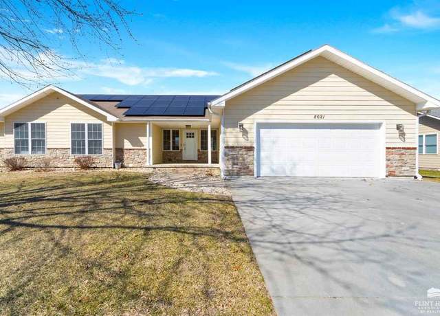 Property at 8621 Eagles Landing Dr, Manhattan, KS 66502, 5 beds, 3 baths