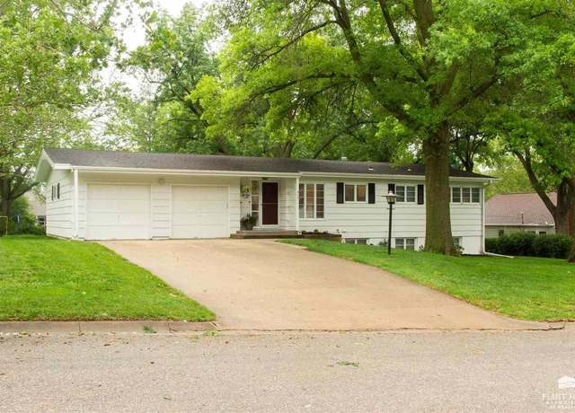 Property at 414 Arthur St, Clay Center, KS 67432, 3 beds, 2 baths