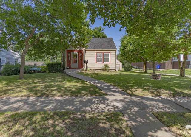 Property at 209 S Adams St, Junction City, KS 66441, 4 beds, 1 bath