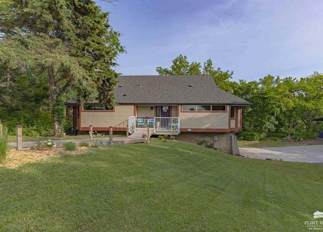 Property at 3211 Buffalo Rd, Manhattan, KS 66503, 3 beds, 2 baths