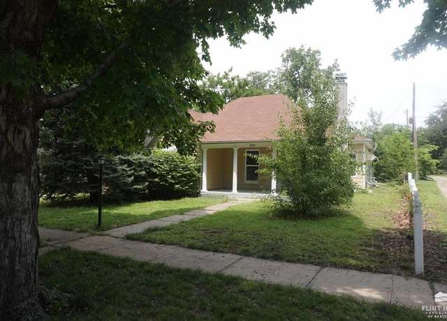 Property at 209 NE 8th St, Abilene, KS 67410, 3 beds, 1.5 baths