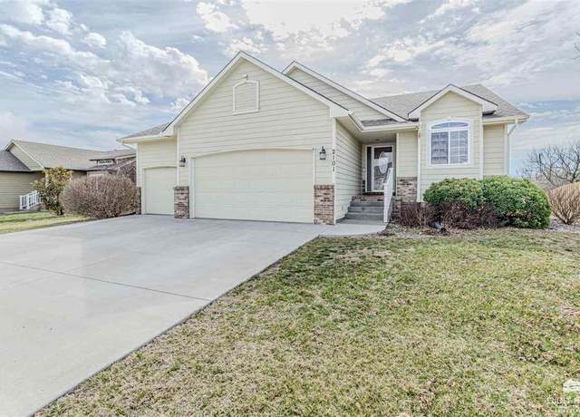 Property at 2101 Thompson Dr, Junction City, KS 66441, 4 beds, 3 baths