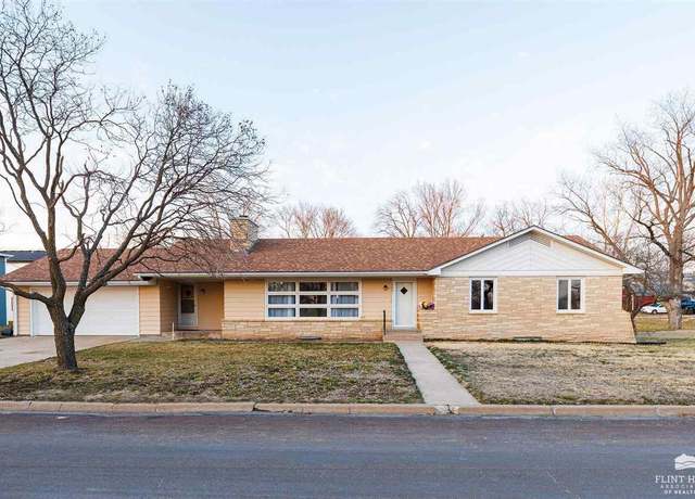 Property at 509 W Lasley St, St. Marys, KS 66536, 3 beds, 3 baths