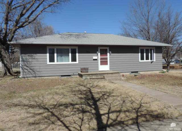 Property at 321 NE 10th St, Abilene, KS 67410, 2 beds, 1.5 baths