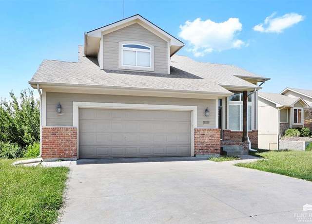 Property at 934 Sandusky Dr, Junction City, KS 66441, 4 beds, 3 baths