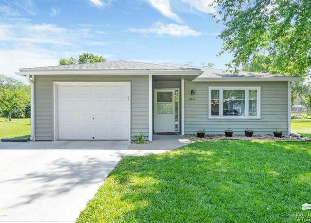 Property at 2433 Buttonwood Dr, Manhattan, KS 66502, 3 beds, 1 bath