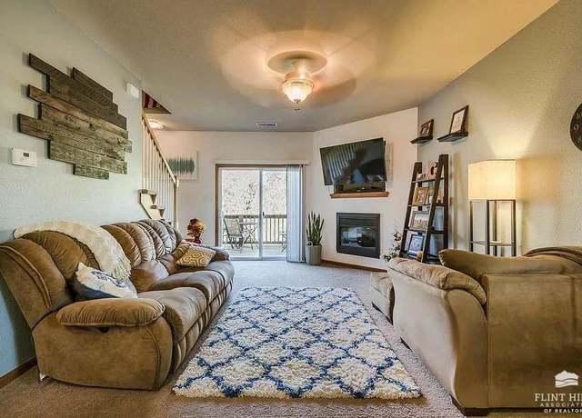 Property at 610 Oakbrook Pl, Manhattan, KS 66503, 3 beds, 2.5 baths
