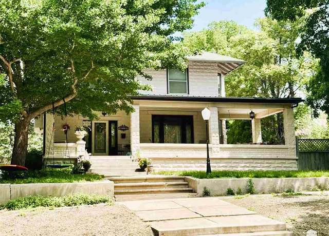 Property at 421 Lane St, Clay Center, KS 67432, 4 beds, 1.5 baths