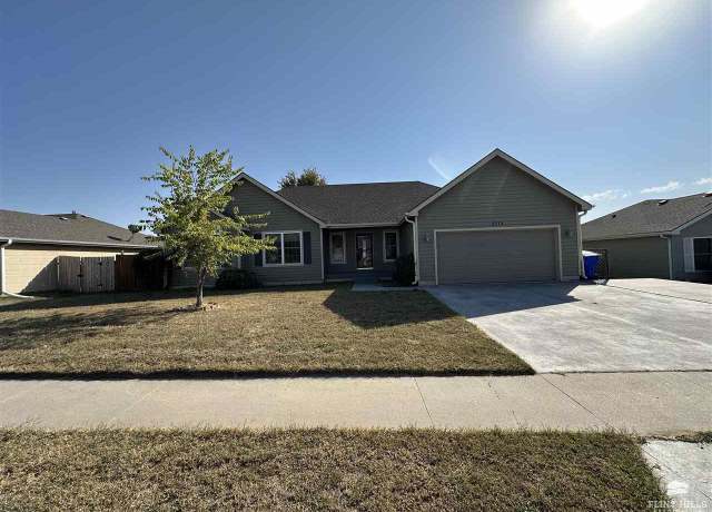 Property at 2713 Valley Dr, Junction City, KS 66441, 4 beds, 3 baths