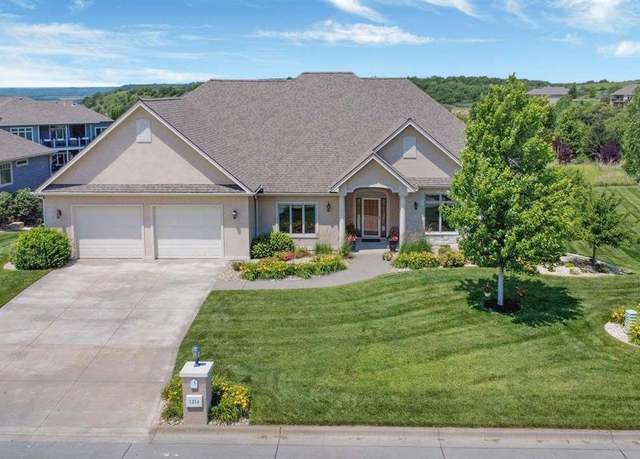Property at 1214 Leone Ridge Dr, Manhattan, KS 66503, 6 beds, 3.5 baths