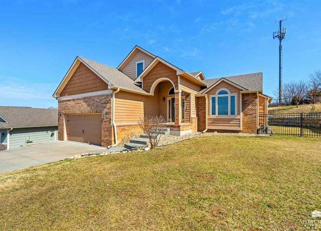 Property at 3712 Deakon Dr, Manhattan, KS 66503, 5 beds, 3 baths