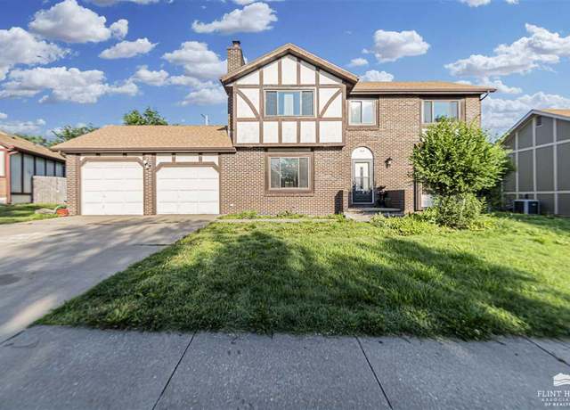 Property at 302 Arapahoe Ct, Junction City, KS 66441, 4 beds, 3.5 baths