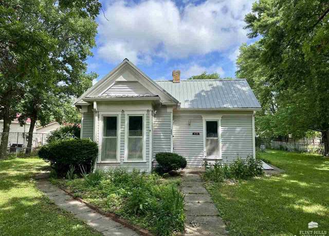 Property at 420 Chick St, Council Grove, KS 66846, 2 beds, 1 bath