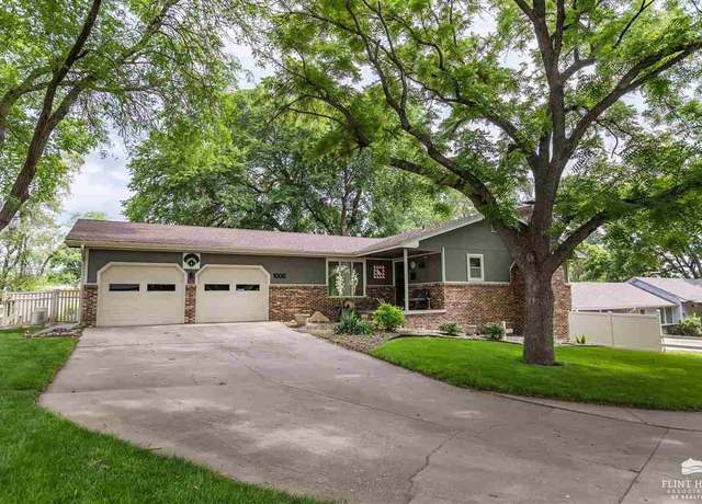 Property at 1006 W Ash St, Junction City, KS 66441, 5 beds, 3 baths