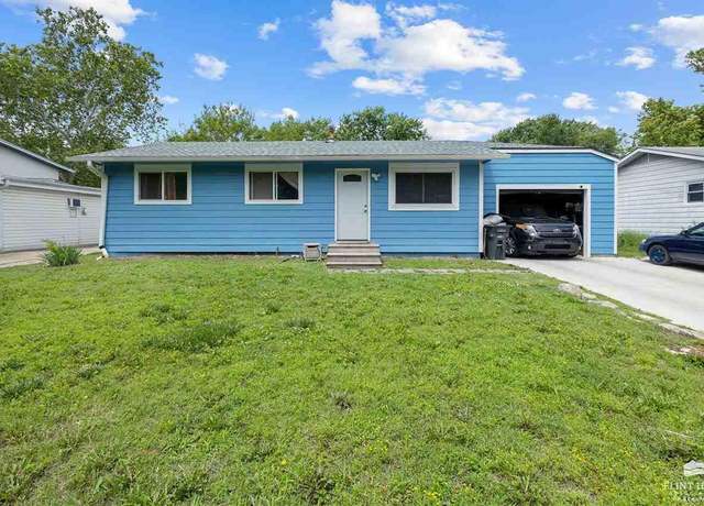 Property at 2007 Strong Ave, Manhattan, KS 66502, 4 beds, 2 baths