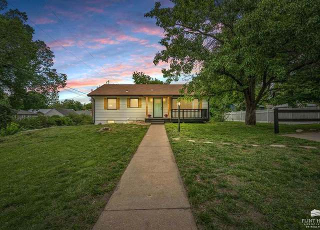 Property at 1215 N Juliette Ave, Manhattan, KS 66502, 5 beds, 3 baths