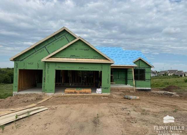 Property at 3330 Ocean Dr, Manhattan, KS 66503, 5 beds, 3.5 baths