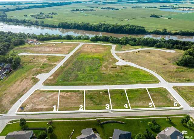 Property at 301 Overbrook Dr, Wamego, KS 66547
