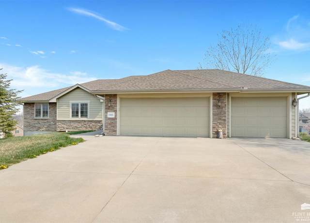 Property at 1005 Laussac Dr, Manhattan, KS 66503, 3 beds, 2 baths