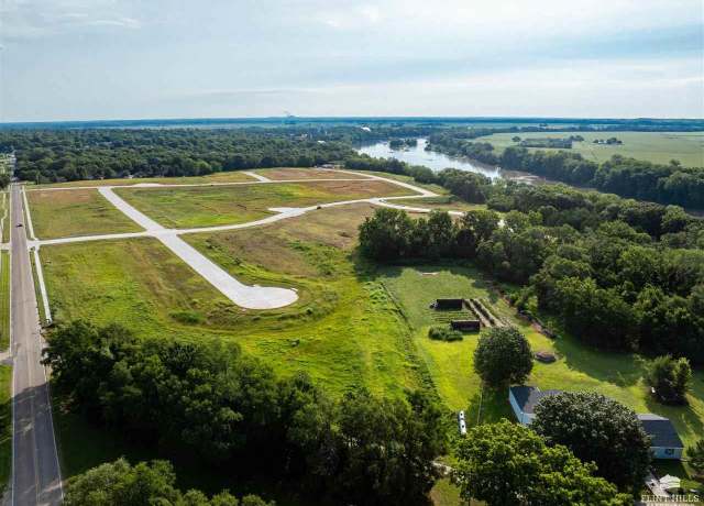 Property at 210 Sandbar Dr, Wamego, KS 66547