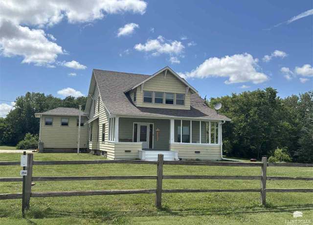 Property at 1473 Deer Rd, Abilene, KS 67410, 5 beds, 2 baths