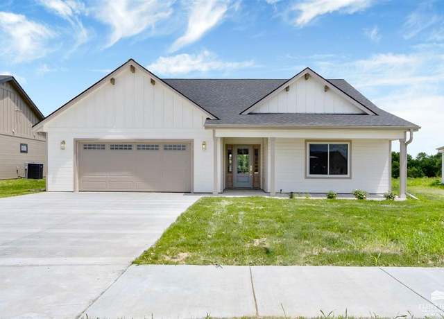 Property at 2425 Harrier Dr, Junction City, KS 66441, 3 beds, 2 baths