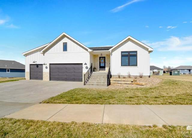 Property at 4126 Tyler Ct, Manhattan, KS 66502, 5 beds, 3 baths